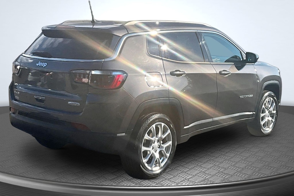 Used 2023 Jeep Compass Latitude Lux SUV