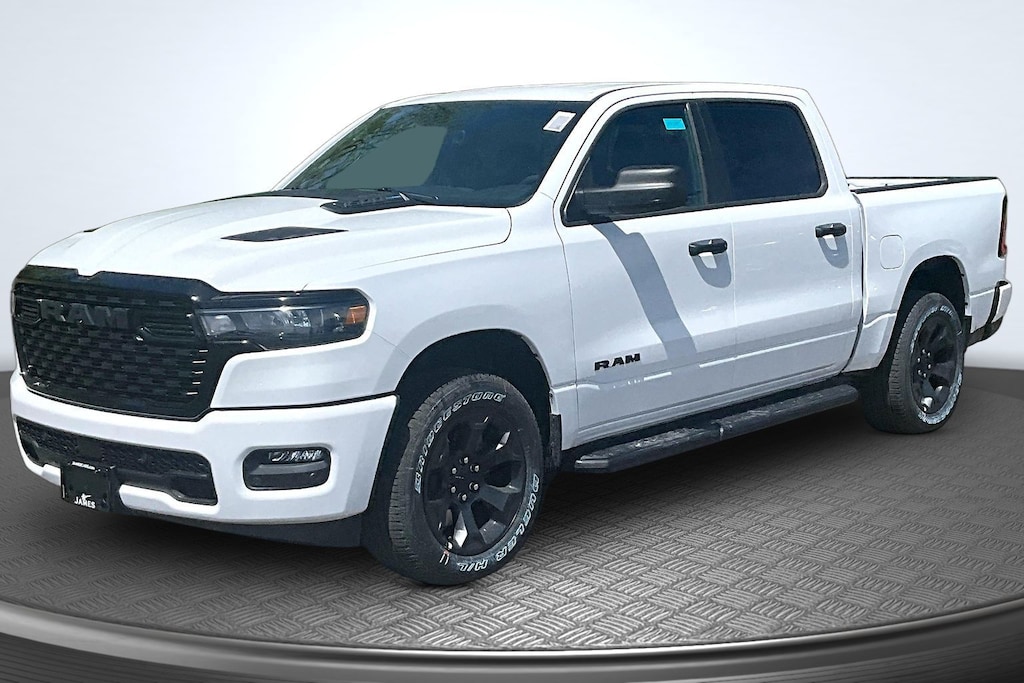 New 2026 Ram 1500 EXPRESS CREW CAB 4X4 5'7 BOX Pickup