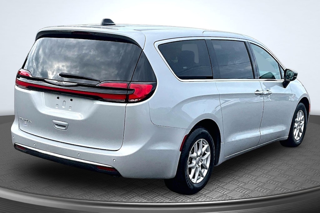 Used 2024 Chrysler Pacifica Touring L Van Passenger Van