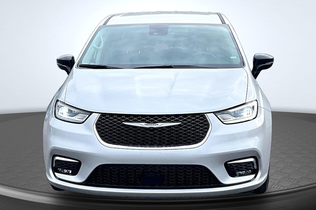 Used 2024 Chrysler Pacifica Touring L Van Passenger Van
