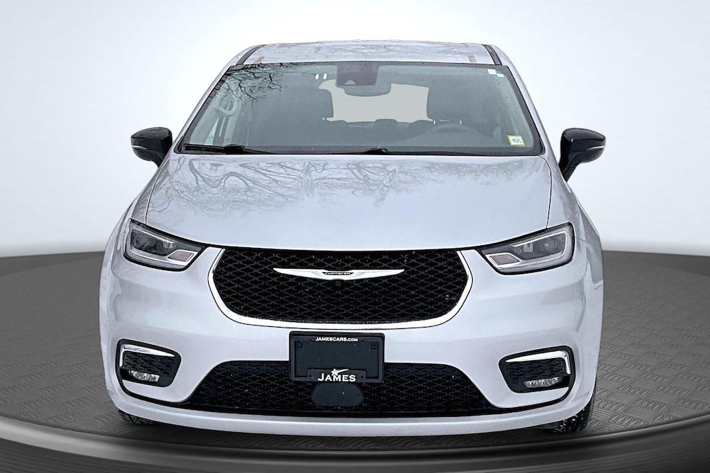 Used 2024 Chrysler Pacifica Touring L Van Passenger Van