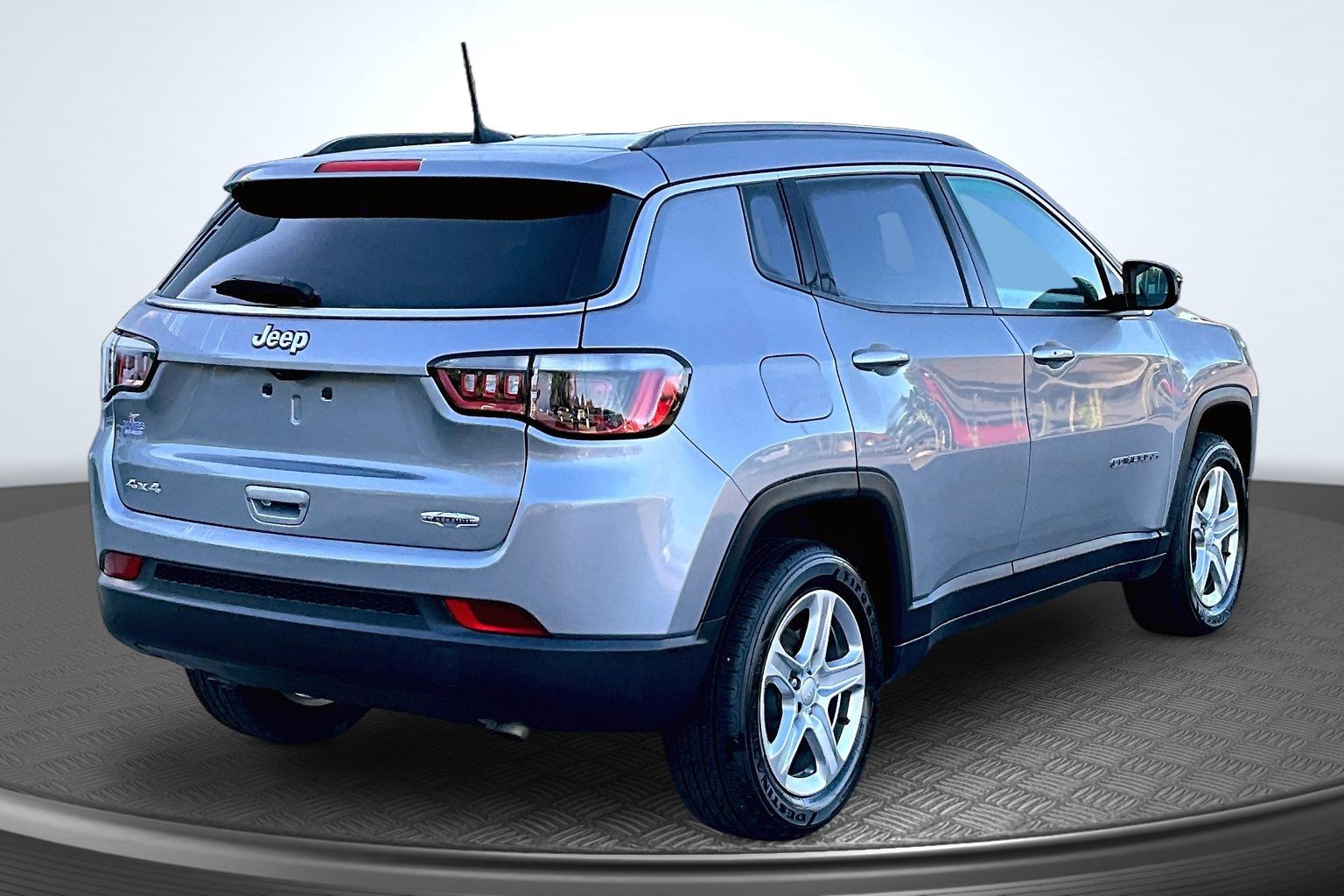 Used 2023 Jeep Compass Latitude SUV