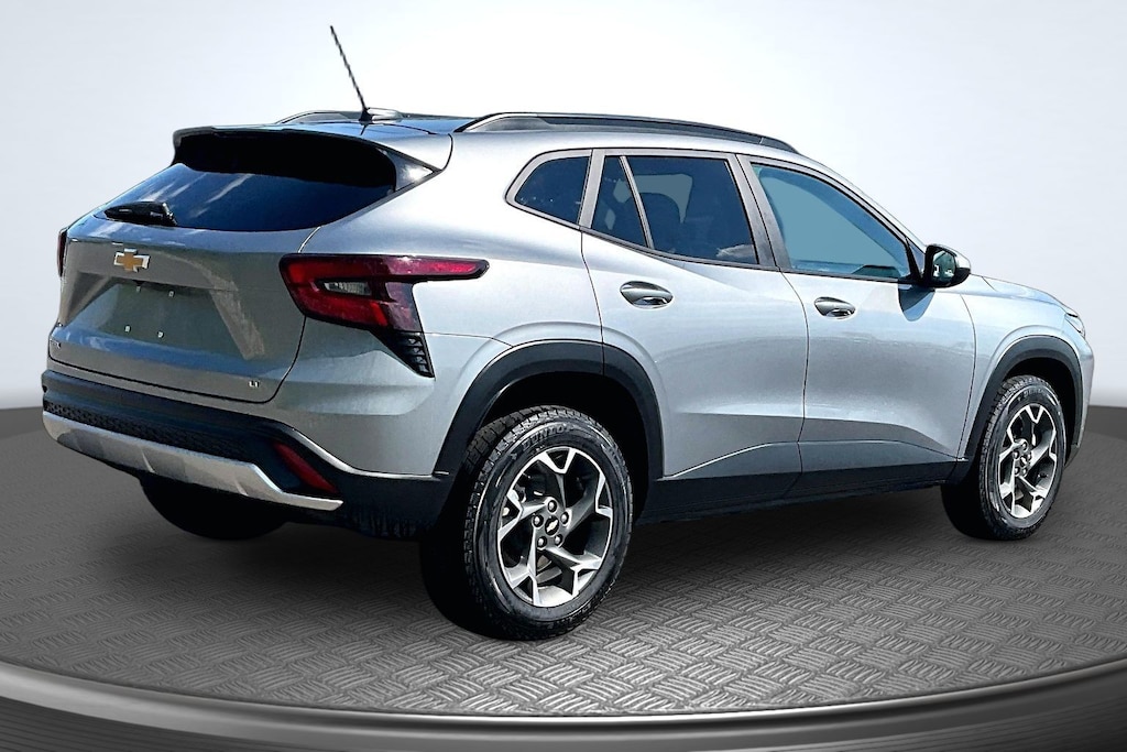 Used 2025 Chevrolet Trax LT SUV