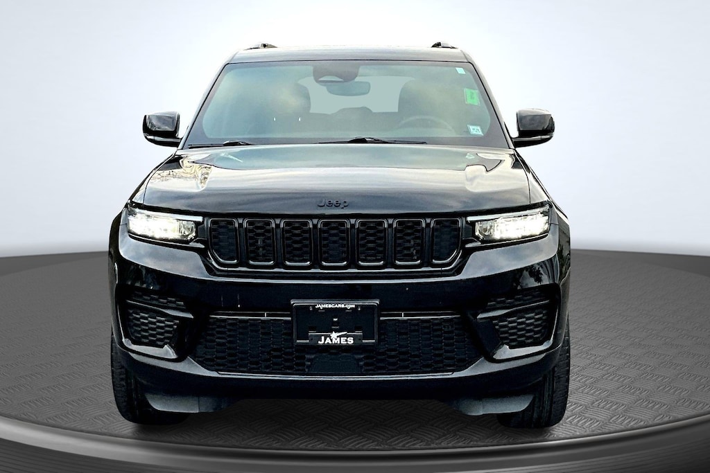 Used 2023 Jeep Grand Cherokee Laredo SUV