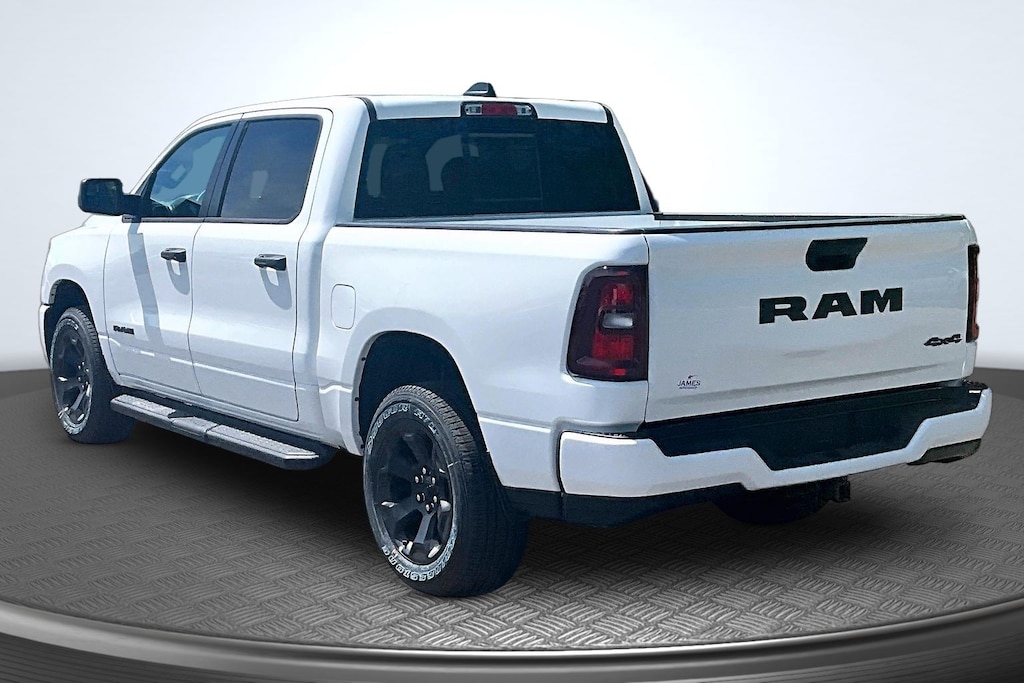 New 2026 Ram 1500 EXPRESS CREW CAB 4X4 5'7 BOX Pickup