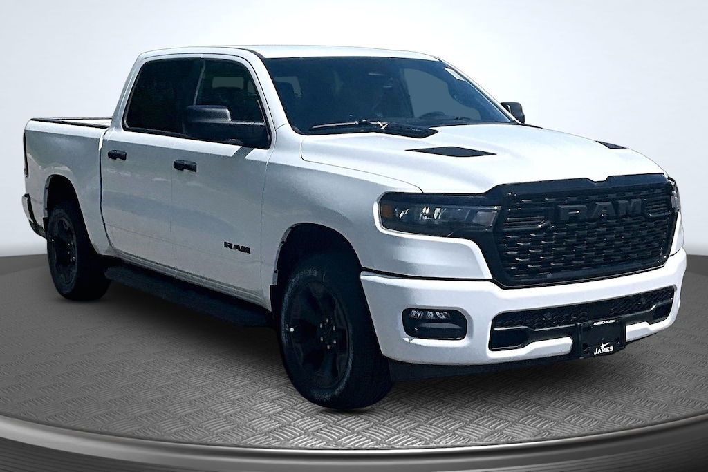 New 2026 Ram 1500 EXPRESS CREW CAB 4X4 5'7 BOX Pickup