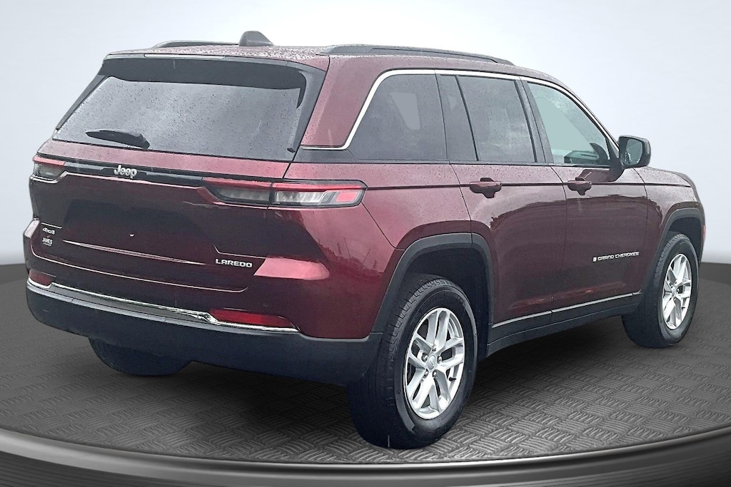 Used 2025 Jeep Grand Cherokee Laredo SUV