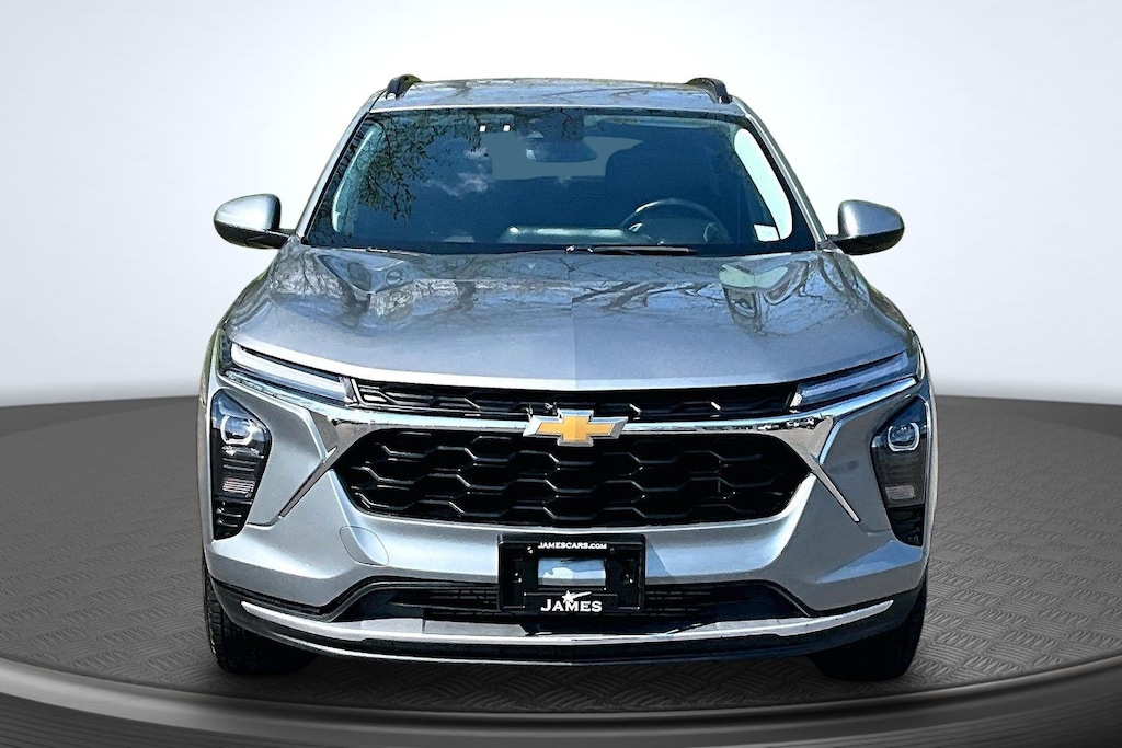 Used 2025 Chevrolet Trax LT SUV