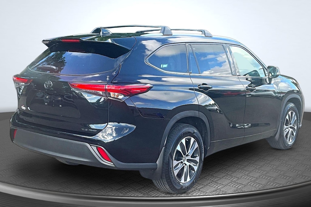Used 2022 Toyota Highlander XLE SUV