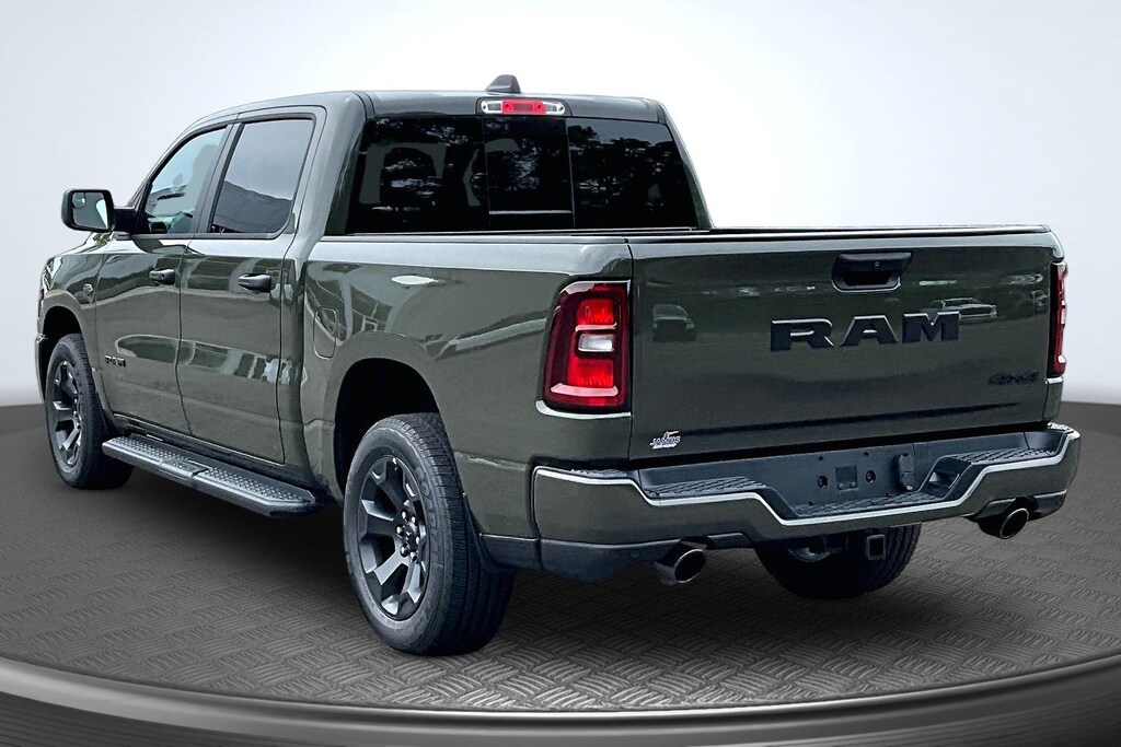 New 2027 Ram 1500 EXPRESS CREW CAB 4X4 5'7 BOX Pickup