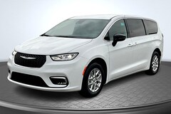 2026 Chrysler Pacifica SELECT Passenger Van