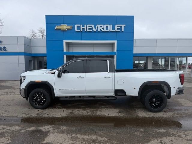 2024 GMC Sierra SLT 4WD Crew Cab Standard Box SRW's photo