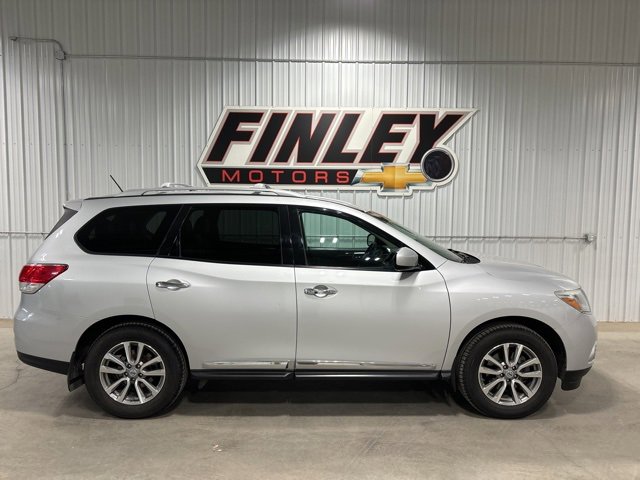 Used 2013 Nissan Pathfinder SL with VIN 5N1AR2MMXDC638369 for sale in Crookston, Minnesota