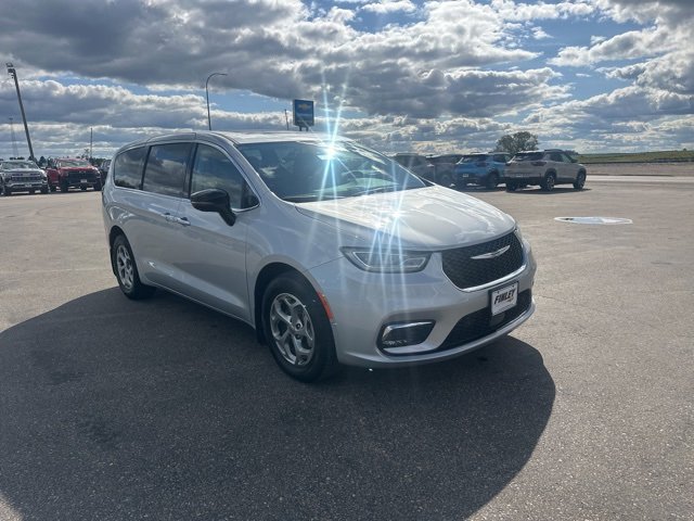 2024 Chrysler Pacifica Limited photo 4