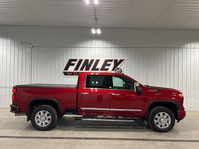 Used 2024 Chevrolet Silverado 2500HD High Country with VIN 1GC4YREY5RF166070 for sale in Crookston, Minnesota