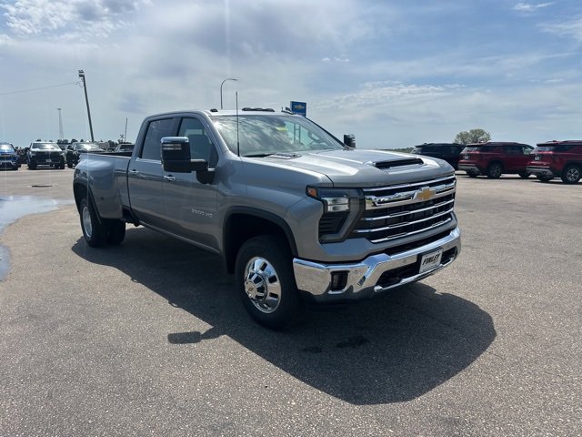 2025 Chevrolet Silverado 3500HD LTZ photo 4