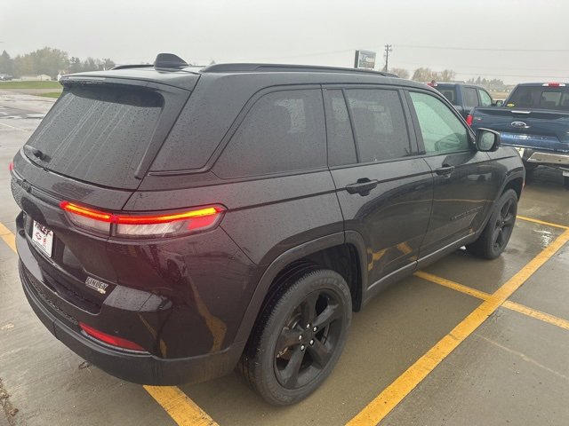 2022 Jeep Grand Cherokee Altitude photo 4