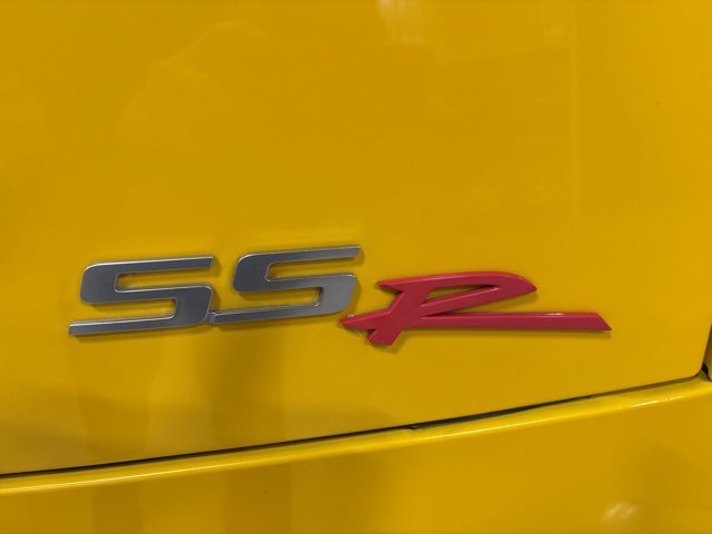 2004 Chevrolet SSR Base photo 3