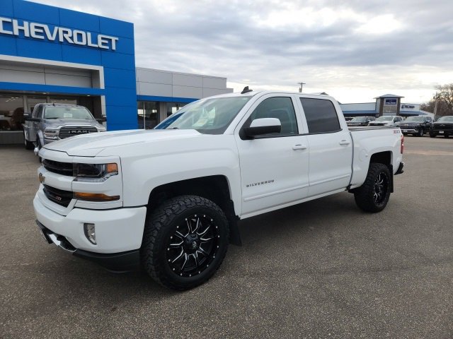 Used 2018 Chevrolet Silverado 1500 LT with VIN 3GCUKREC0JG431891 for sale in Finley, ND