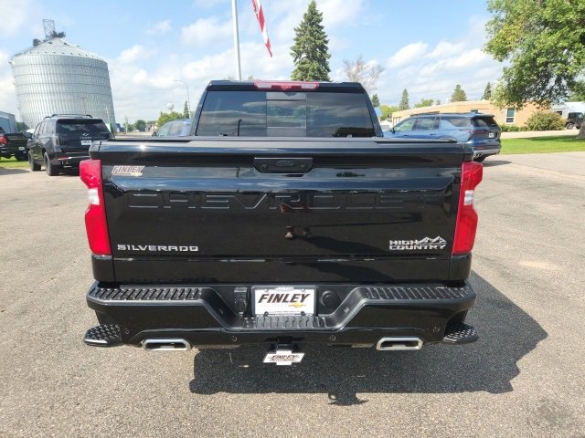 2025 Chevrolet Silverado 1500 High Country photo 3