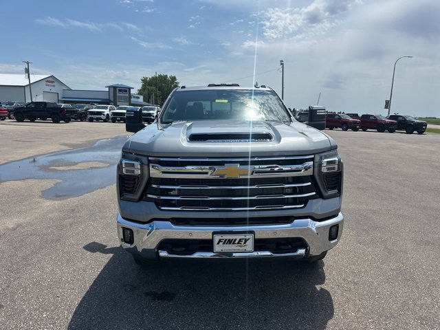 2025 Chevrolet Silverado 3500HD LTZ photo 3