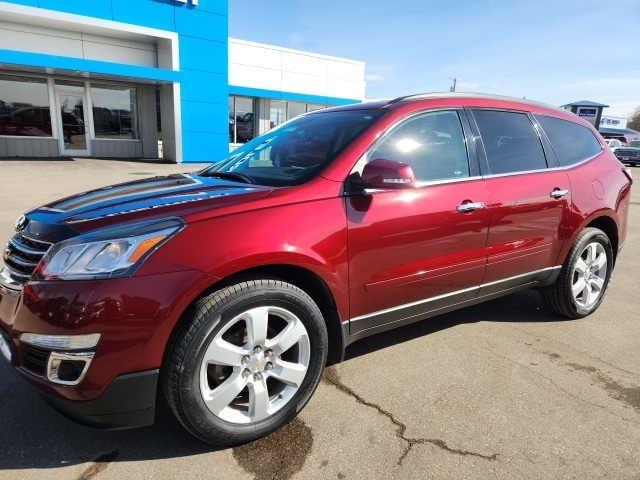 Used 2017 Chevrolet Traverse 1LT with VIN 1GNKVGKD7HJ119177 for sale in Crookston, Minnesota