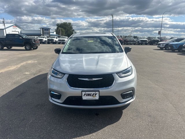 2024 Chrysler Pacifica Limited photo 3