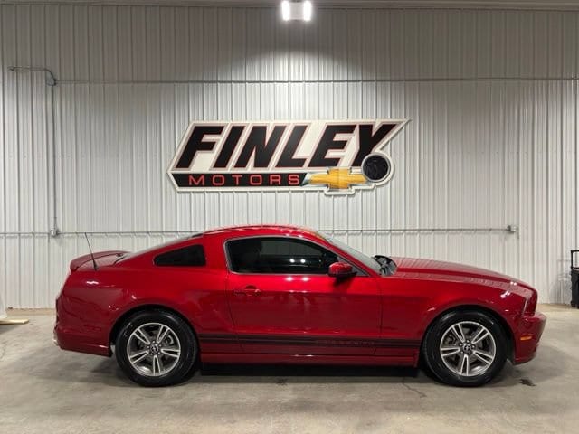 Used 2013 Ford Mustang V6 with VIN 1ZVBP8AM4D5217433 for sale in Crookston, Minnesota