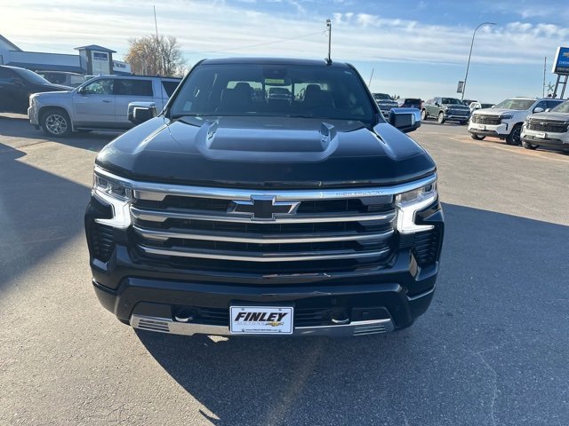 2023 Chevrolet Silverado 1500 High Country photo 3