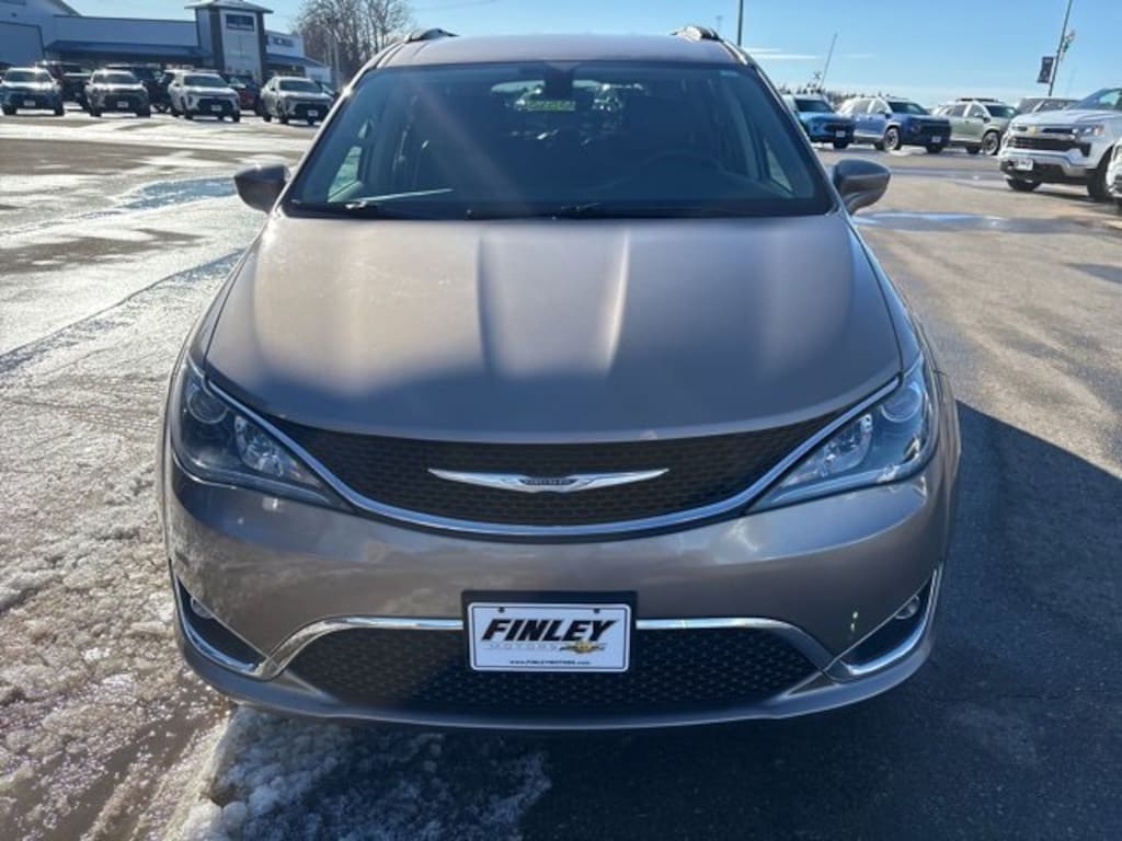 Used 2017 Chrysler Pacifica Touring-L Van