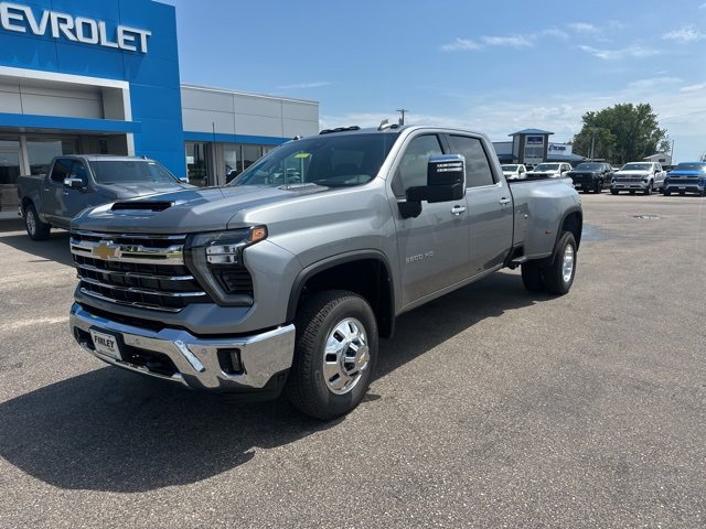 2025 Chevrolet Silverado 3500HD LTZ photo 2