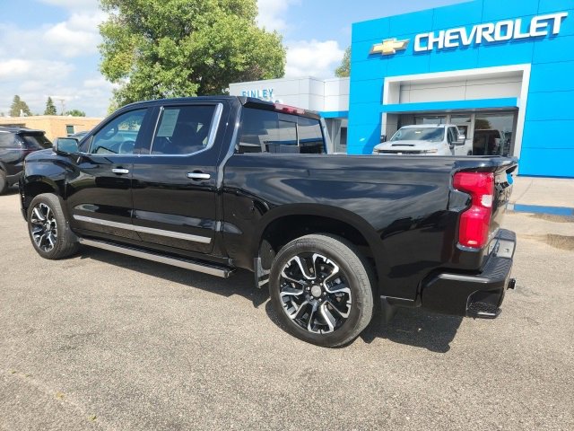 2025 Chevrolet Silverado 1500 High Country photo 2