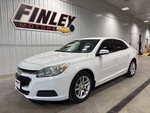 2015 Chevrolet Malibu 1LT photo 2