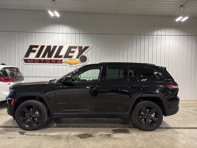 2022 Jeep Grand Cherokee Altitude's photo