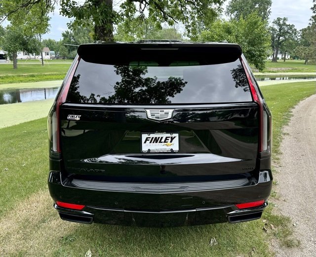 2022 Cadillac Escalade Sport Platinum photo 2