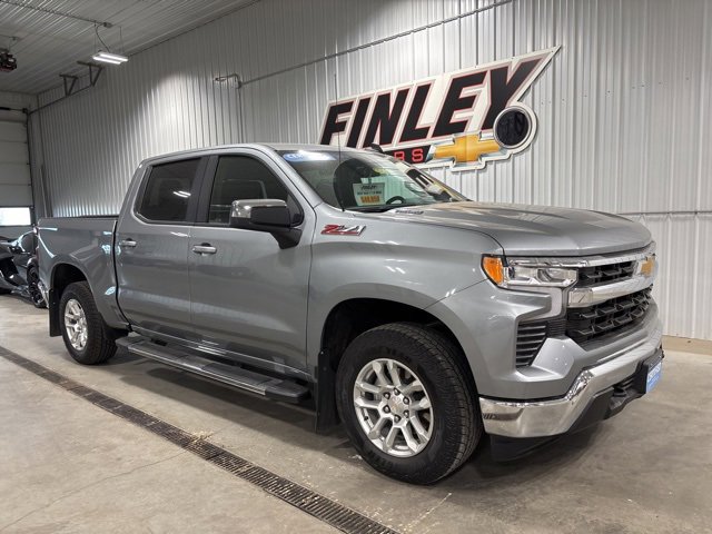 2024 Chevrolet Silverado 1500 LT photo 3