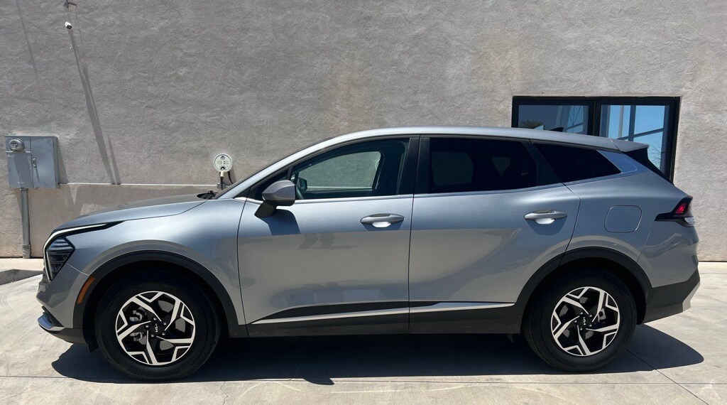 2024 Kia Sportage LX photo 2