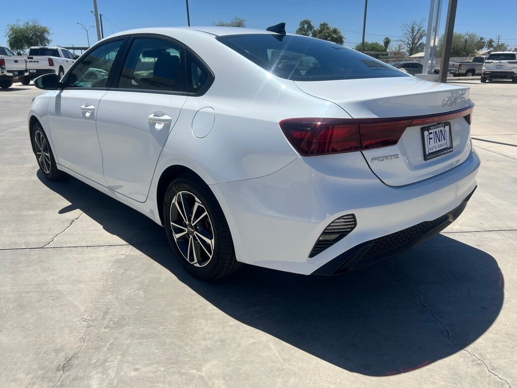 2024 Kia Forte LXS photo 3