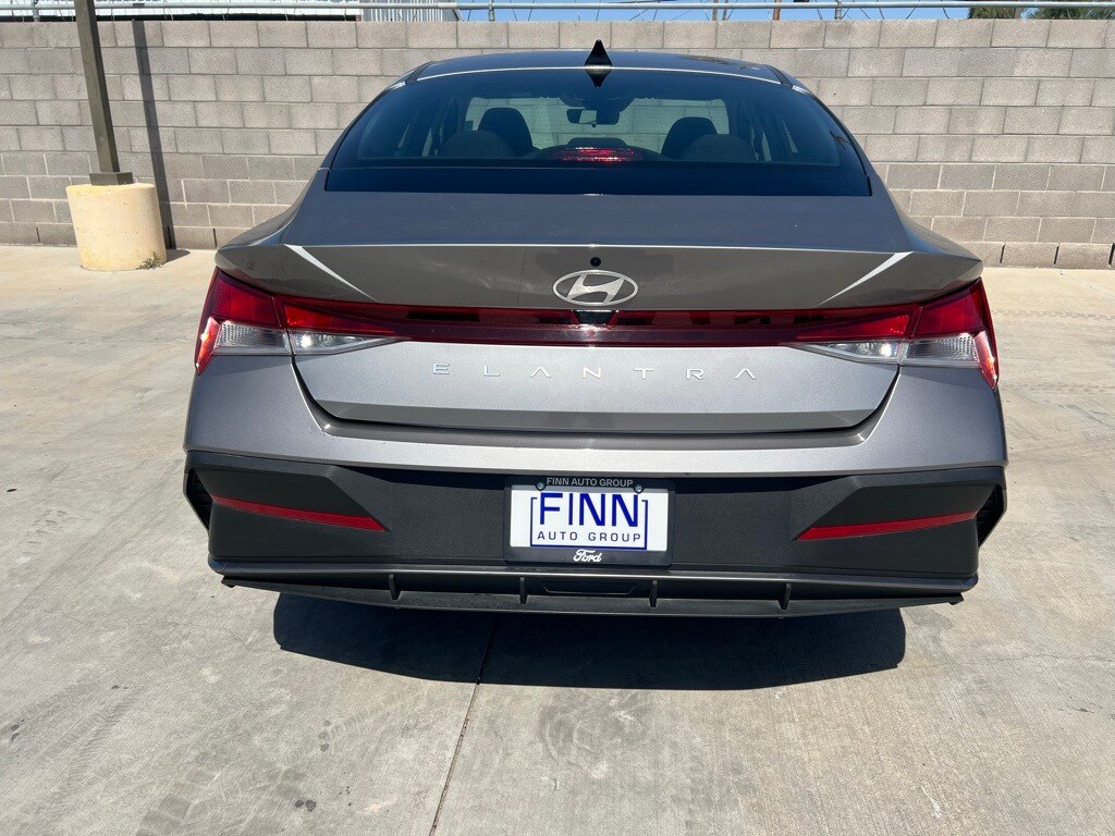 2024 Hyundai Elantra SE photo 4