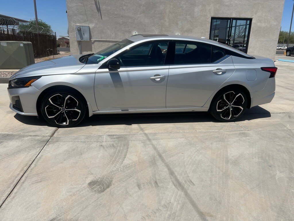 2024 Nissan Altima 2.5 SR photo 2