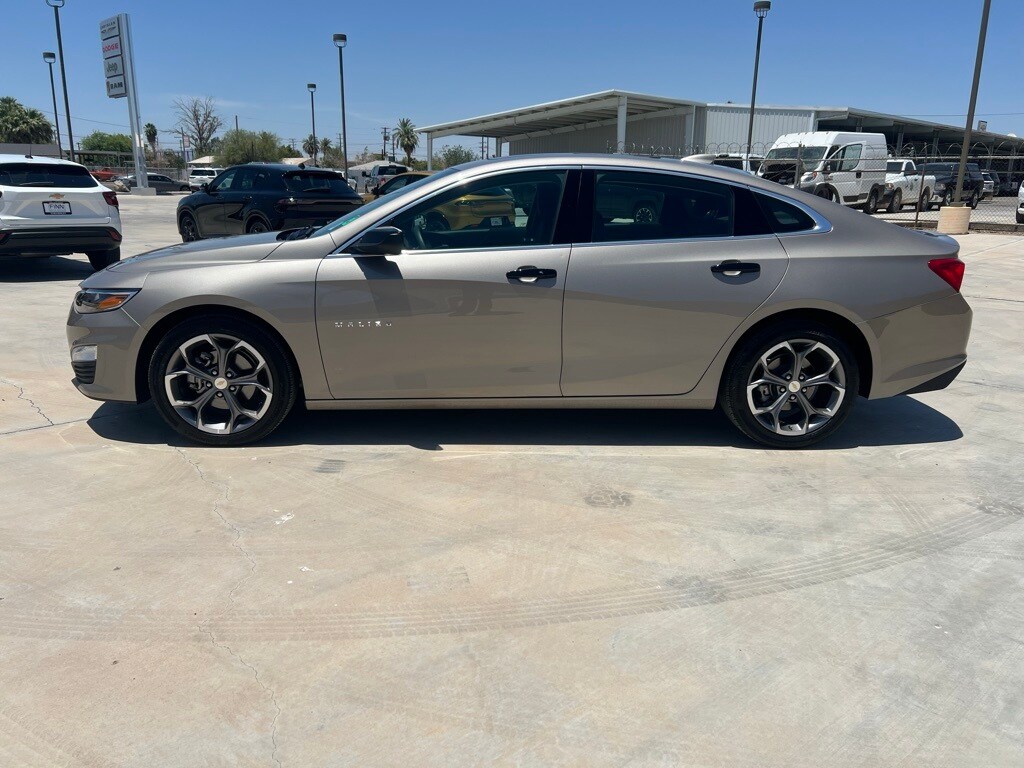 2024 Chevrolet Malibu 1LT photo 2