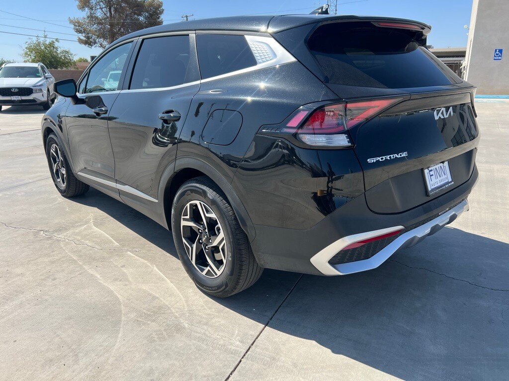 2024 Kia Sportage LX photo 3