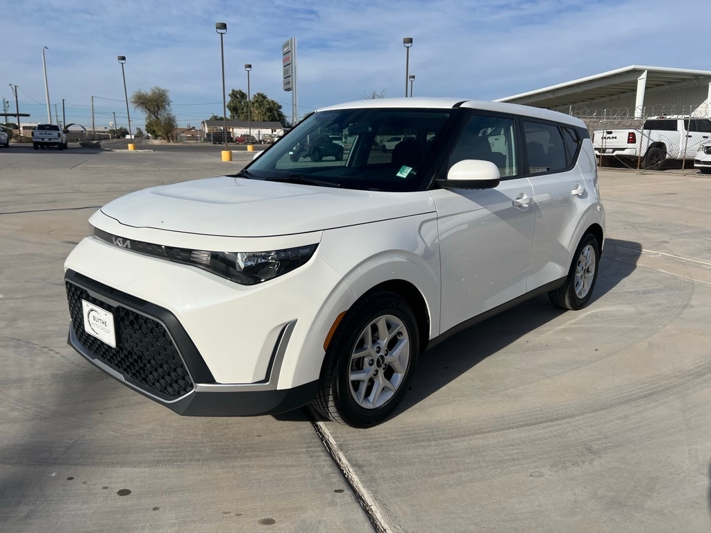 2024 Kia Soul LX's photo