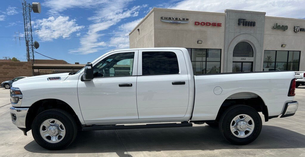 2025 Ram 2500 Tradesman photo 2