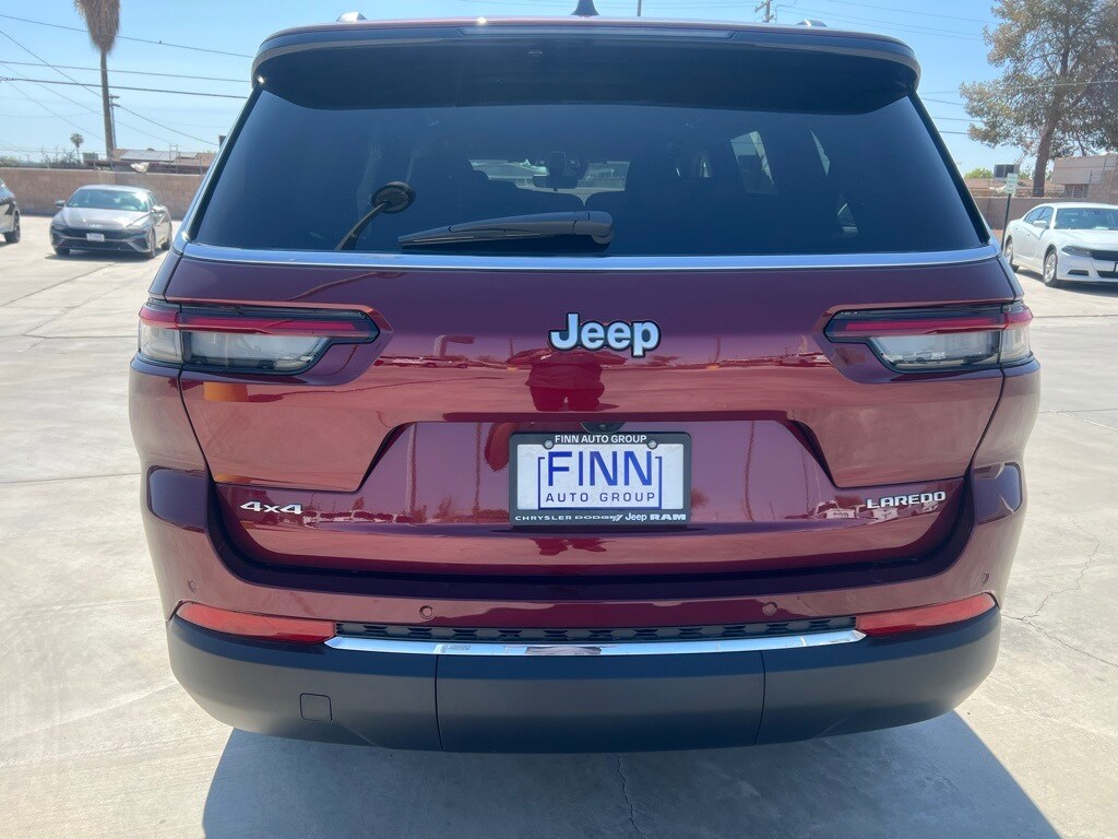 2025 Jeep Grand Cherokee Laredo photo 4
