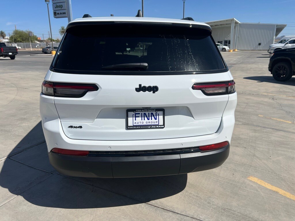 2025 Jeep Grand Cherokee Laredo photo 4