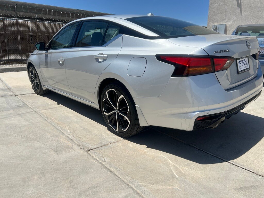 2024 Nissan Altima 2.5 SR photo 3
