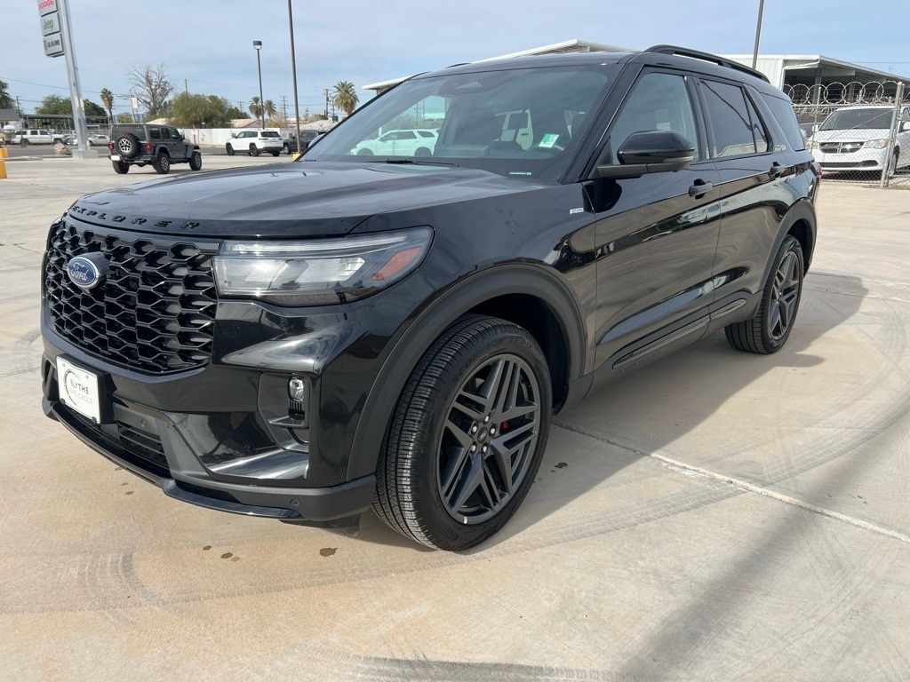 2025 Ford Explorer ST-LINE's photo