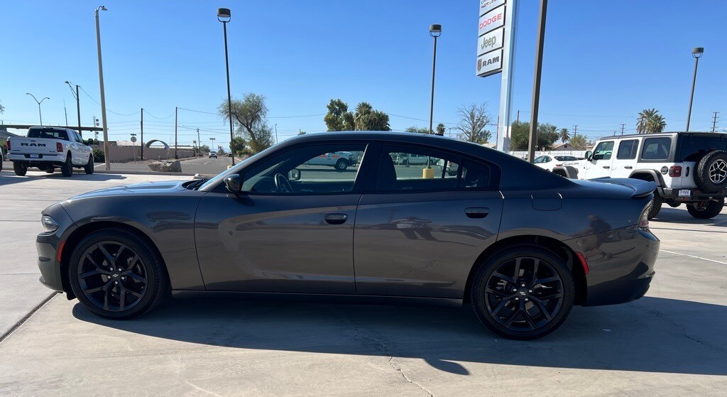 2022 Dodge Charger SXT photo 2