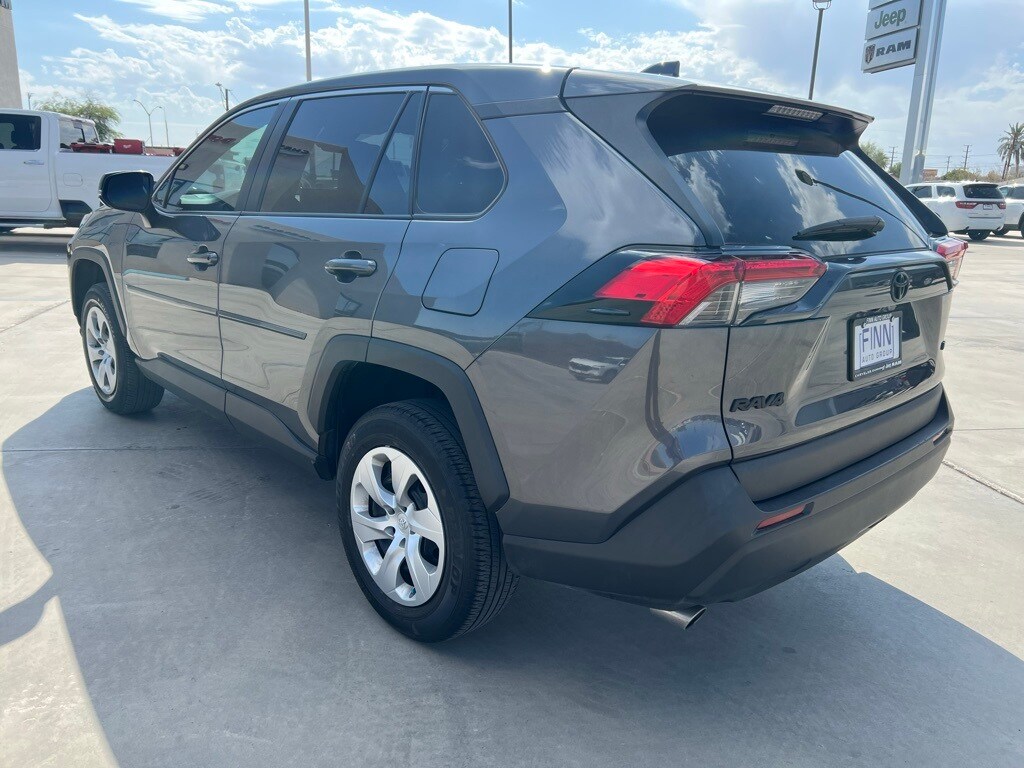 2023 Toyota RAV4 LE photo 3